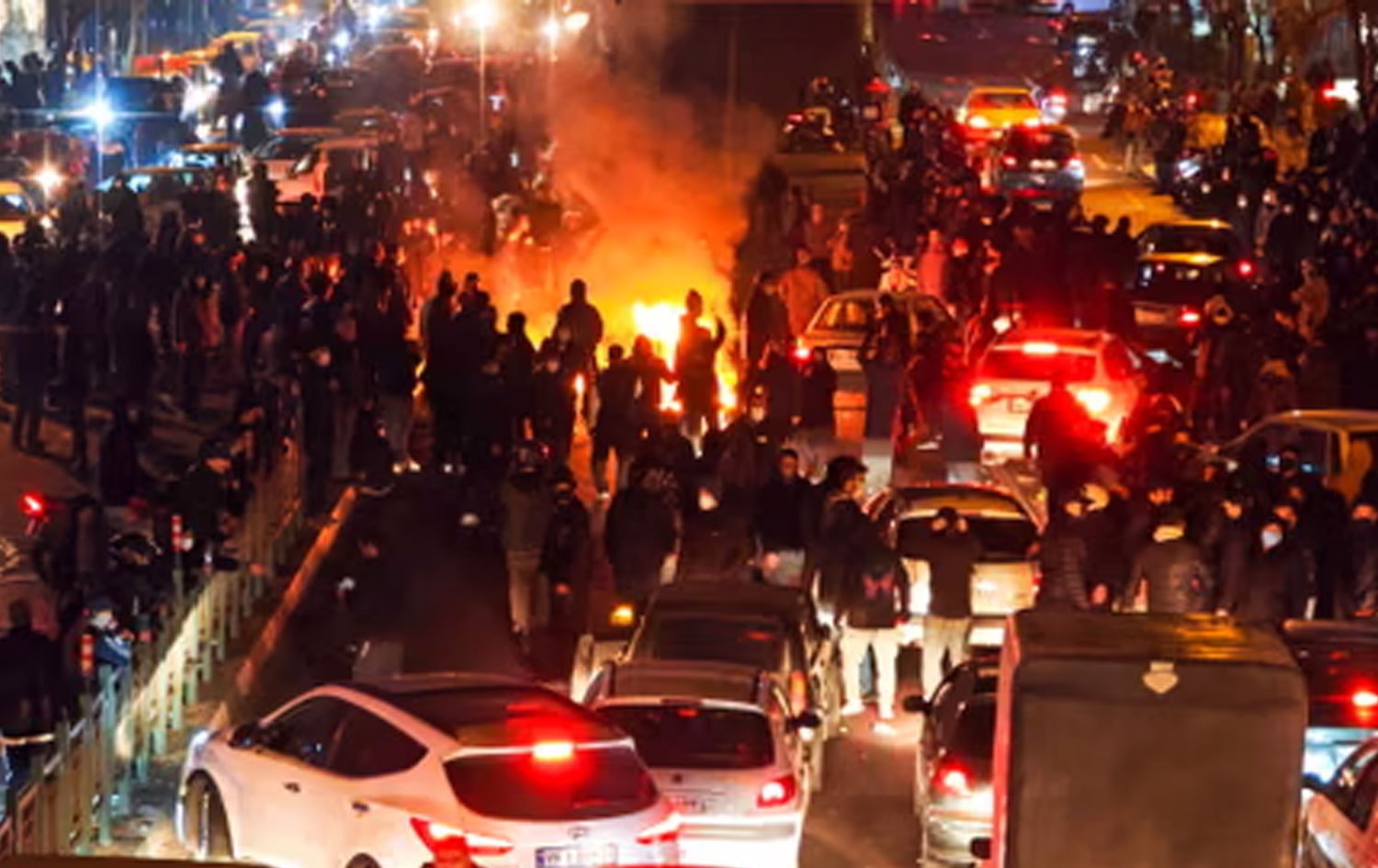 دیمەنێک لە خۆپێشاندانەکانی ئێران. 