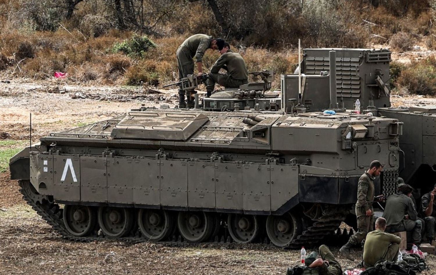 مدرعة إسرائيلية على الحدود اللبنانية/ صورة أرشيفية-AFP