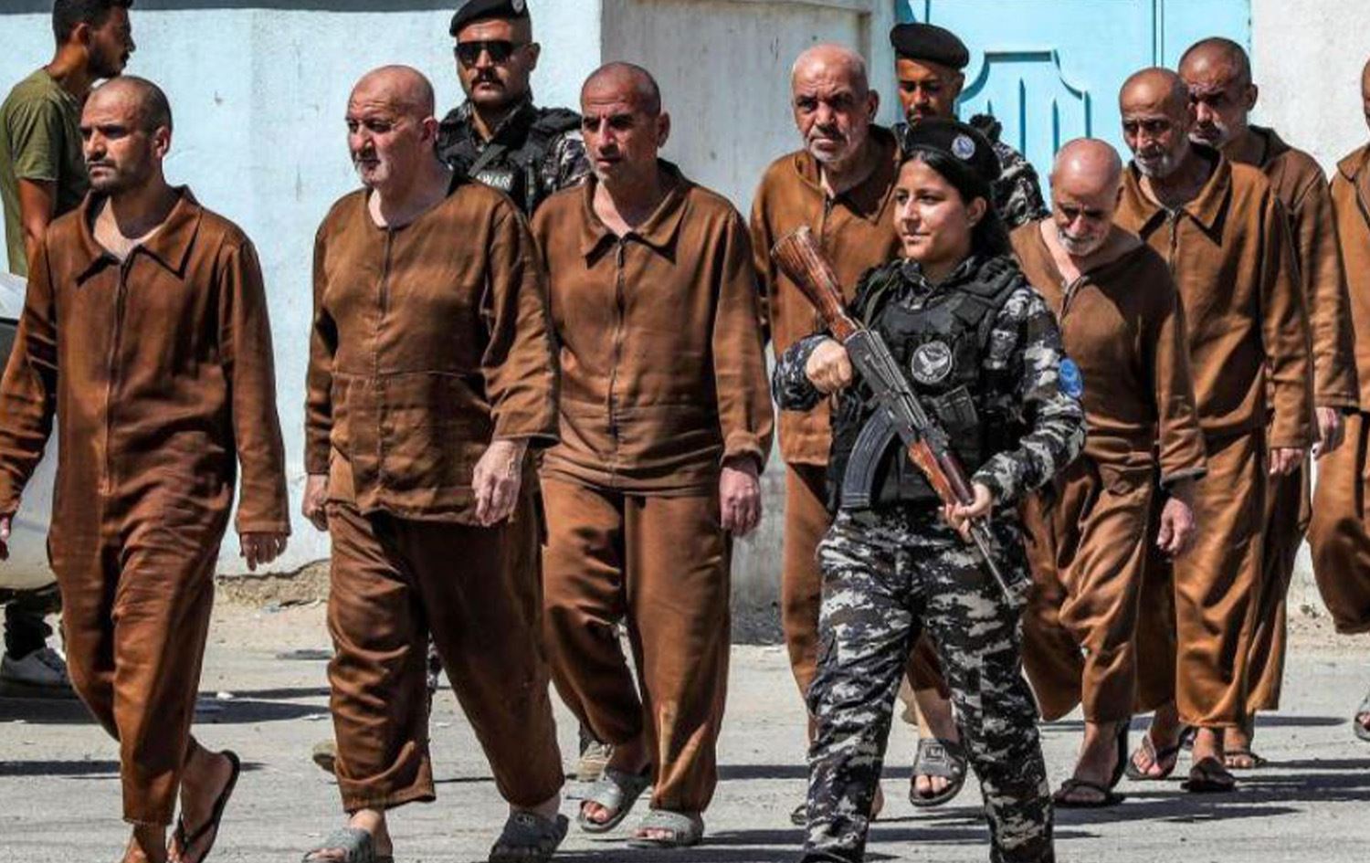 الإدارة الذاتية تحذر من "خطر محدق" بسجن محتجزي داعش في الرقة