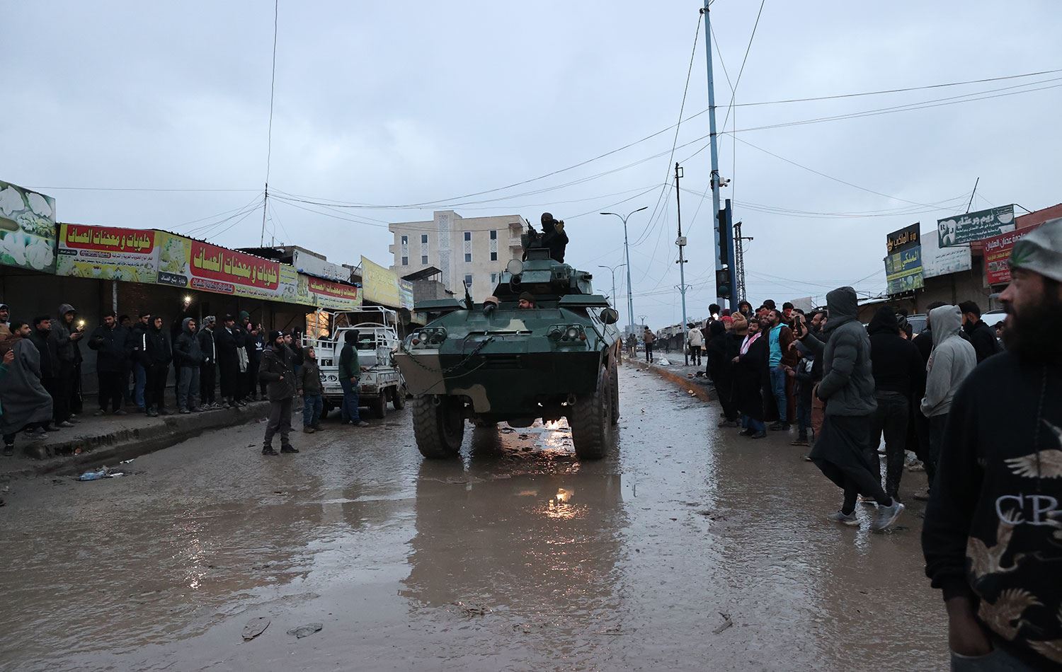 Suriye Arap Ordusu birlikleri Rakka kent merkezine girmeye başladı. / Foto: AA