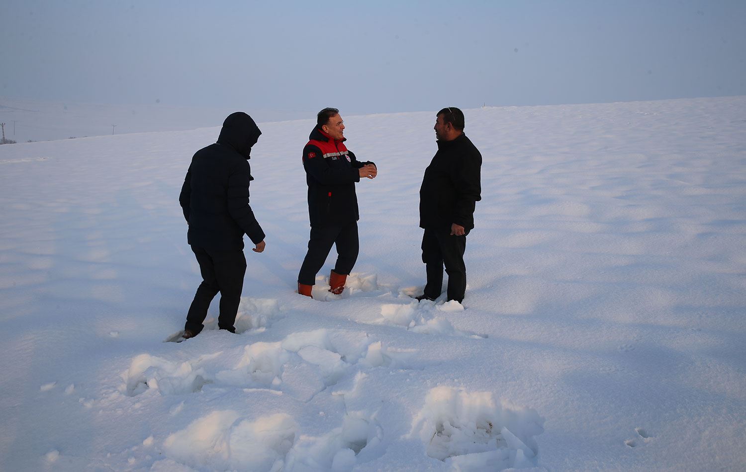 Diyarbakır'da etkili olan kar yağışının tarımsal üretime olumlu yansıyacağı öngörülüyor. / AA