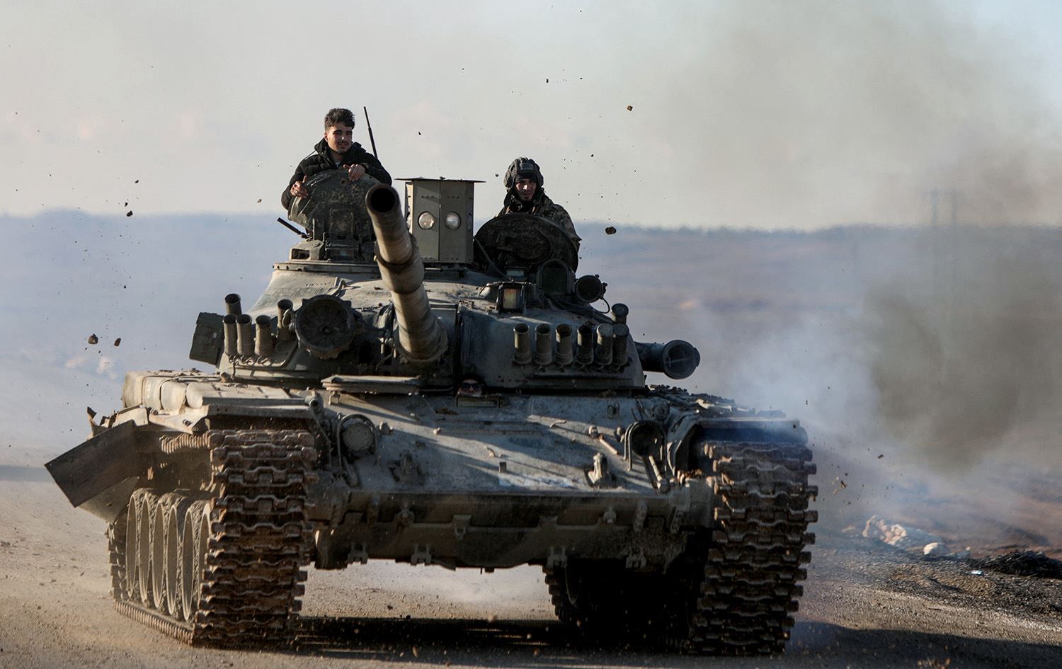 دبابة تابعة للجيش العربي السوري في طريقها إلى الحسكة-AFP