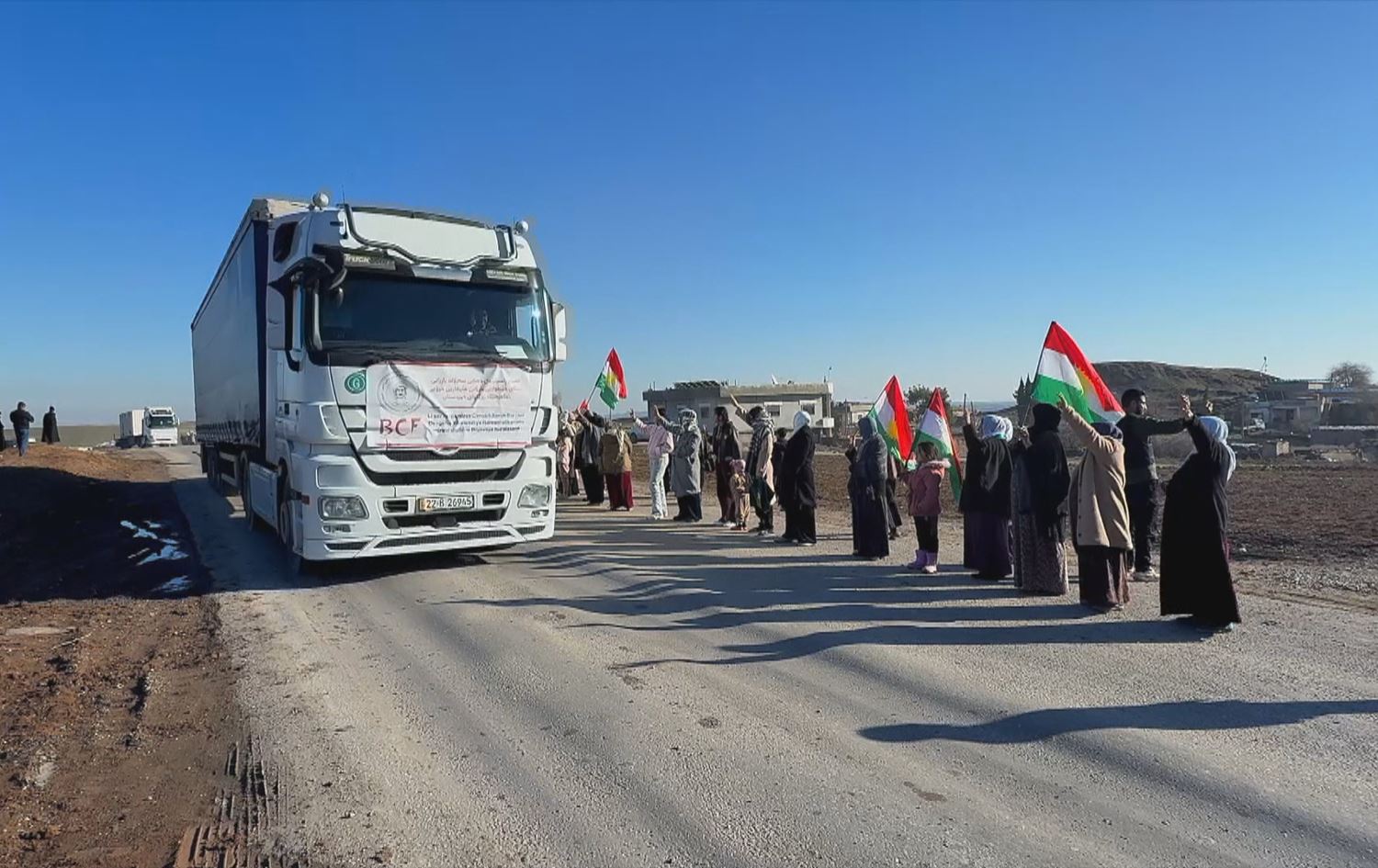 شاحنات المساعدات الإنسانية لمؤسسة بارزاني الخيري تصل قامشلو