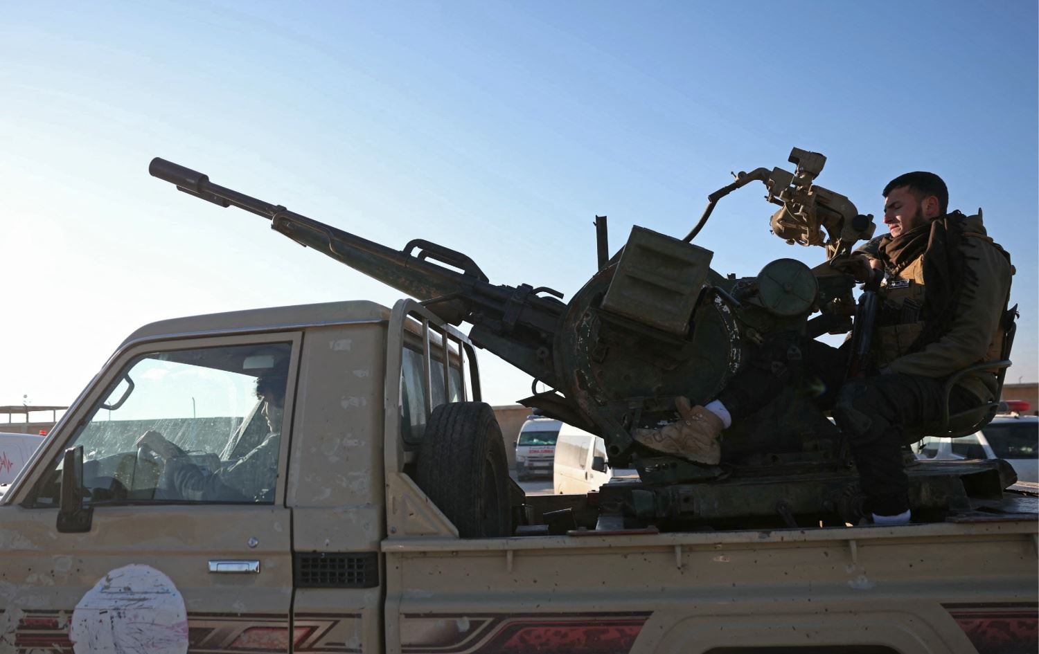 چەکدارێکی سوپای عەرەبیی سووریا. وێنە: AFP