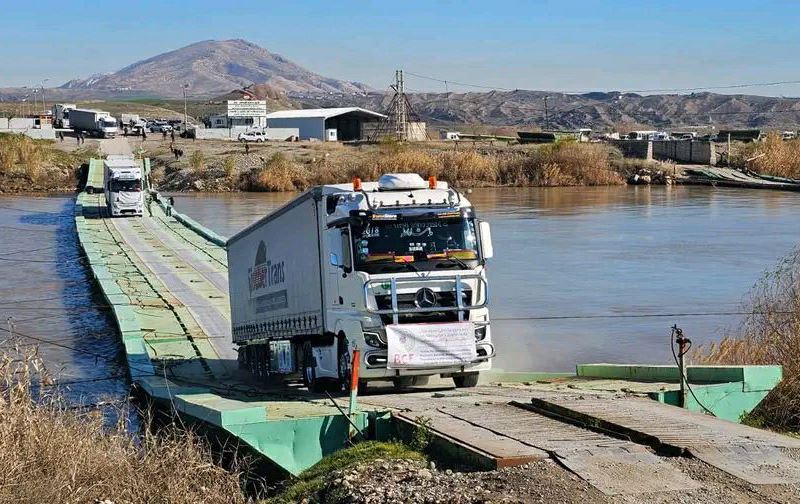 یەکێک لەو بارهەڵگرانەی هاوکارییەکانی دەزگای خێرخوازیی بارزانی تێدایە و لە سنوور دەپەڕێتەوە بۆ رۆژئاوای کوردستان