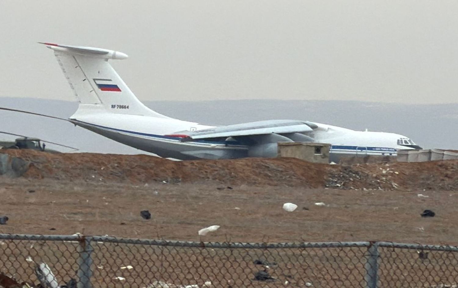 صورة الطائرة الروسية التي هبطت في مطار قامشلو