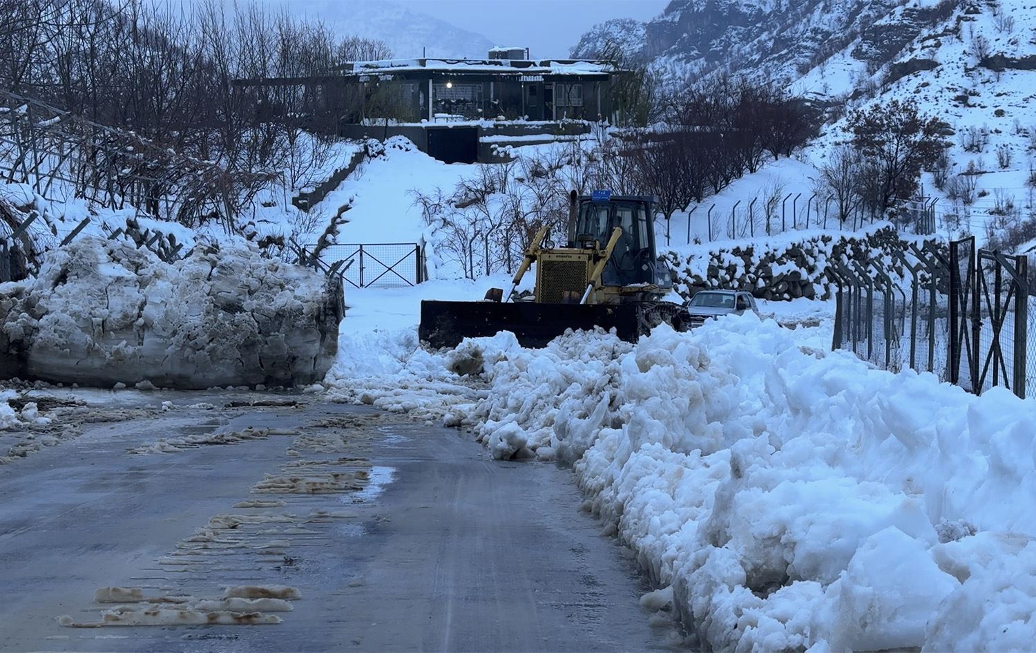 بەفری ئەم ساڵی زینی وەرتێ لە سنووری پارێزگای هەولێر؛ وێنە: ئاری ئیسماعیل - رووداو