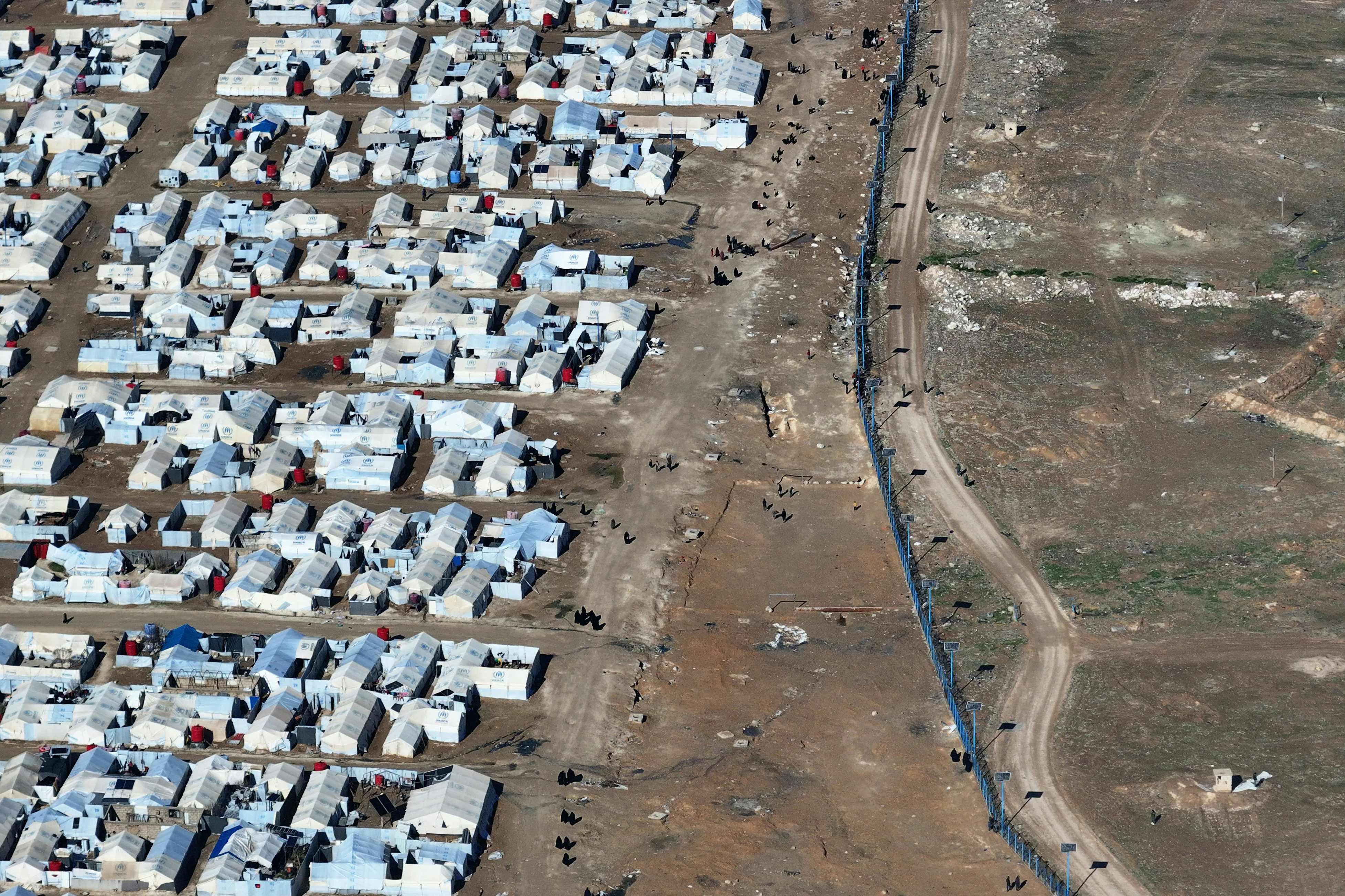 دیمەنێکی کەمپی هۆل. وێنە: AFP