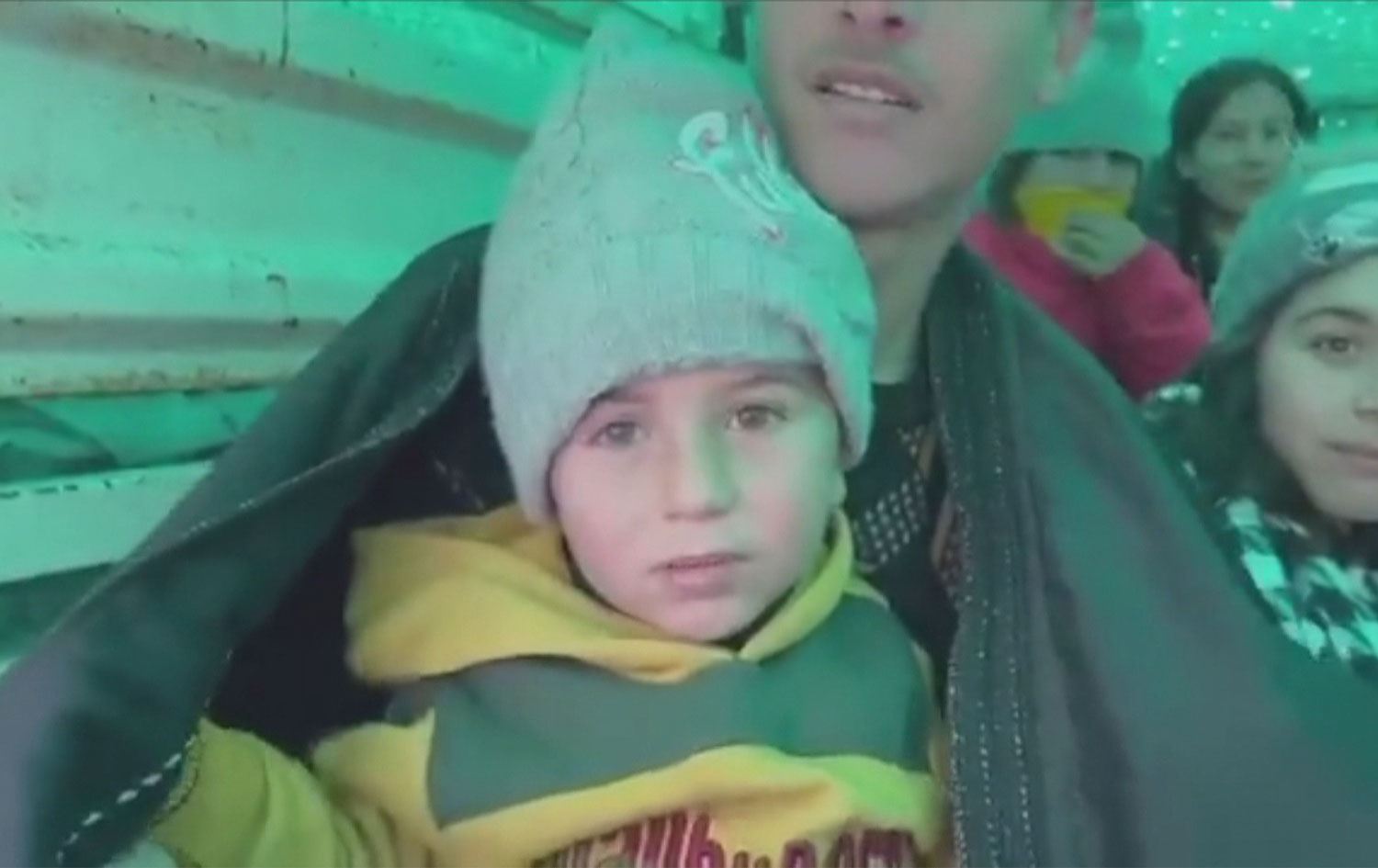 منداڵێکی ئاوارە لە گرکێ لەگێی رۆژئاوای کوردستان