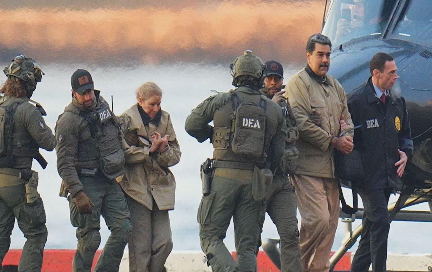 قوة اميركية تقبض على مادورو وزوجته