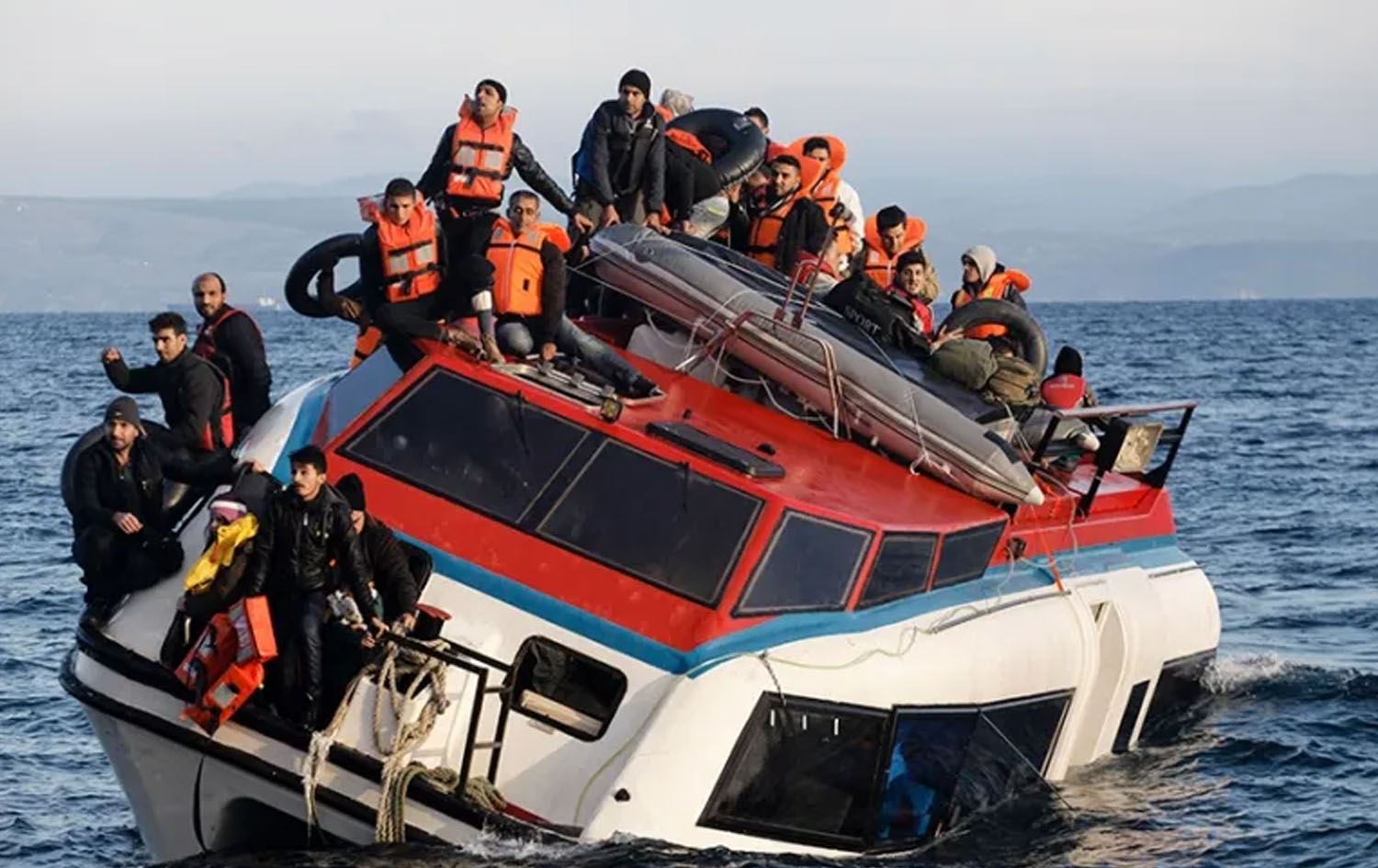 بەلەمێکی کۆچبەران. وێنە: Kostis Ntantamis/AP