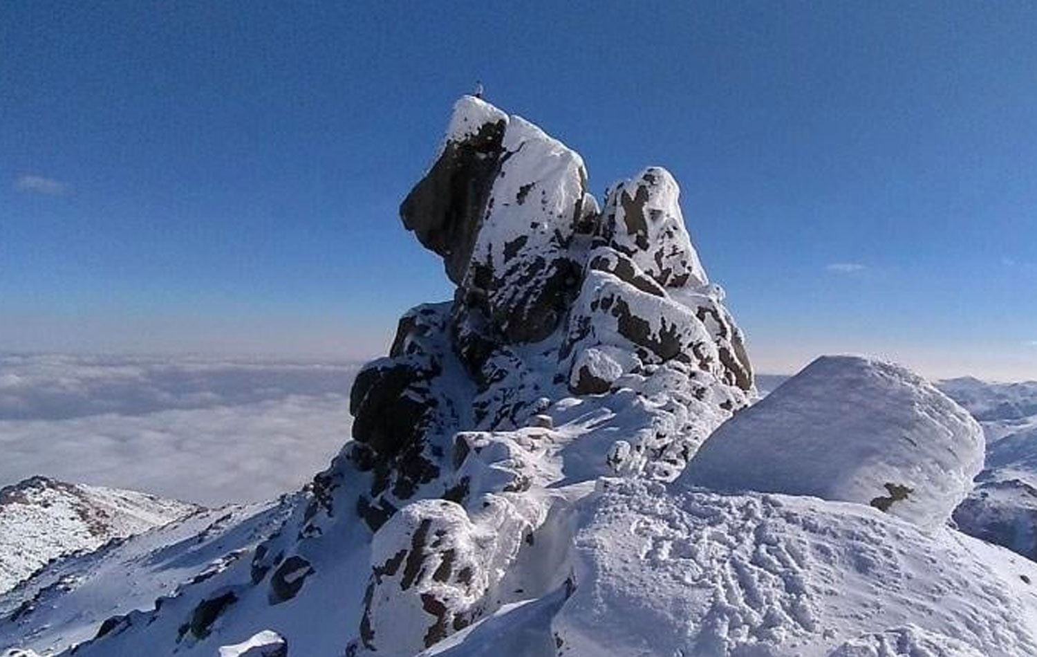  3 bin 580 metre yüksekliğe sahip olan Elvend Dağı. / Arşiv