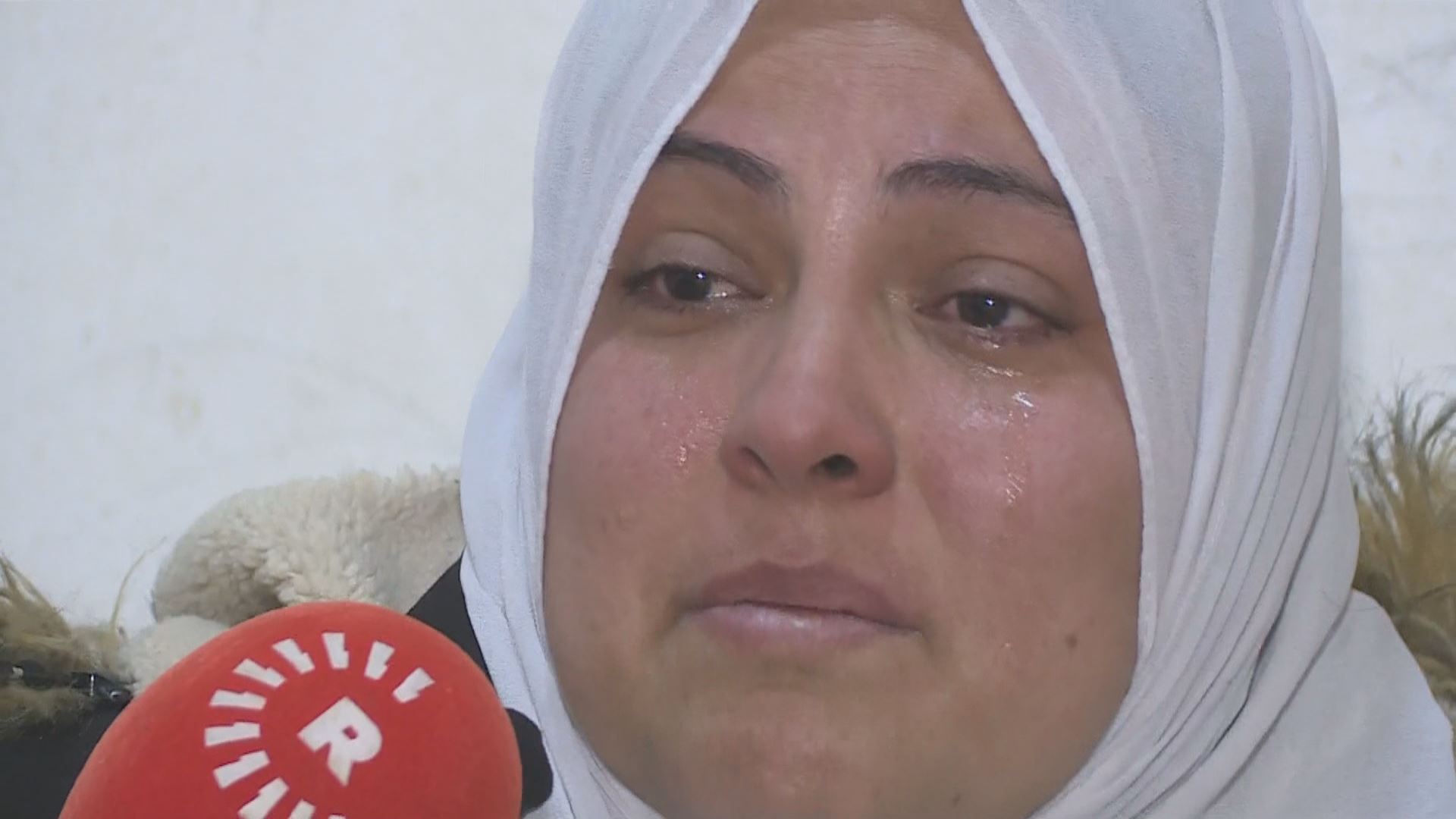 پەنابەرێکی خەڵکی کۆبانێ لە کەمپی باریکە هەواڵی دایک و باوکی نازانێت و دەگری