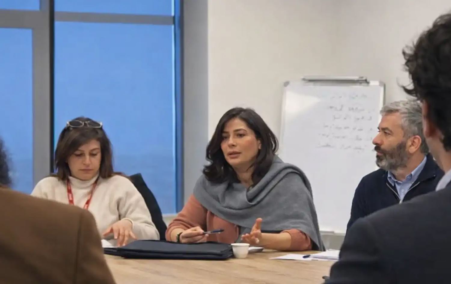 ظهور ديما آصف شوكت في الاجتماع