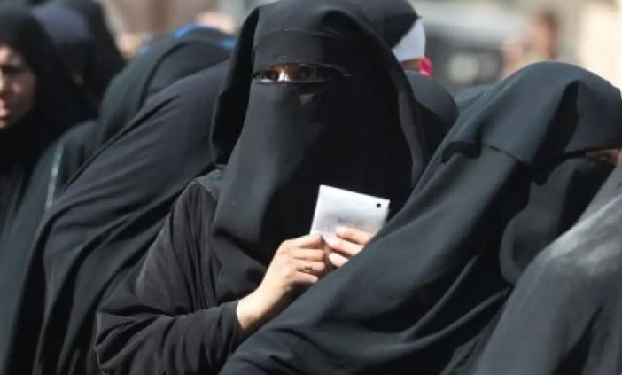 وەزارەتی کاروباری کۆمەڵایەتیی عێراق دەڵێت، دەرکەوتووە ئەو ئافرەتانە لە دەرەوەى دادگەکان شوویان کردووەتەوە.