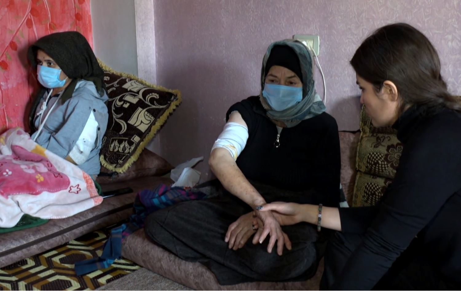 السيدة العفرينية مريم وهي تتحدث الى مراسلة رووداو دلنيا رحمن