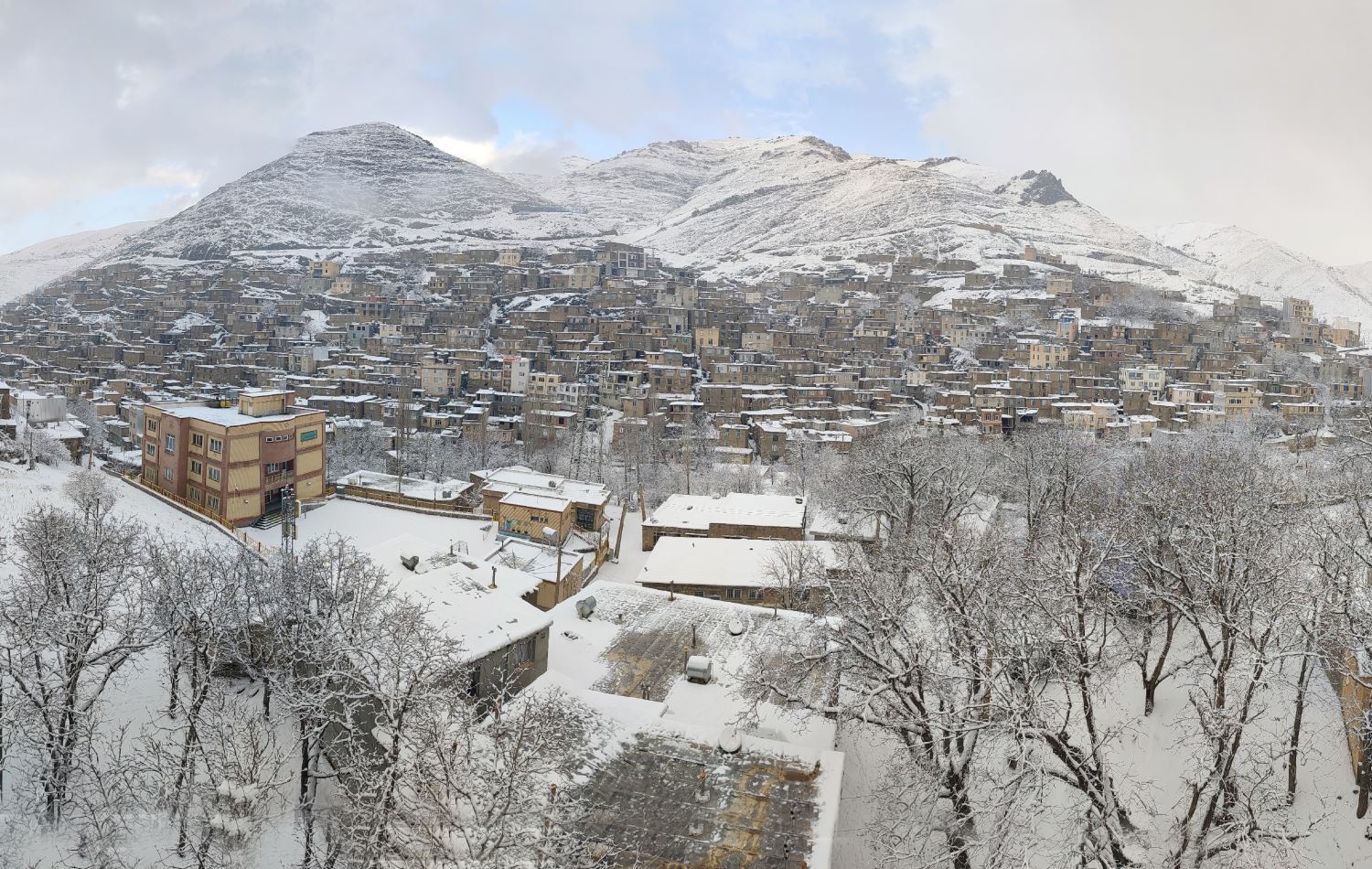پێشبینی دەکرێ شەپۆلێکی بەفر و باران 10 پارێزگای ئێران و رۆژهەڵاتی کوردستان بگرێتەوە