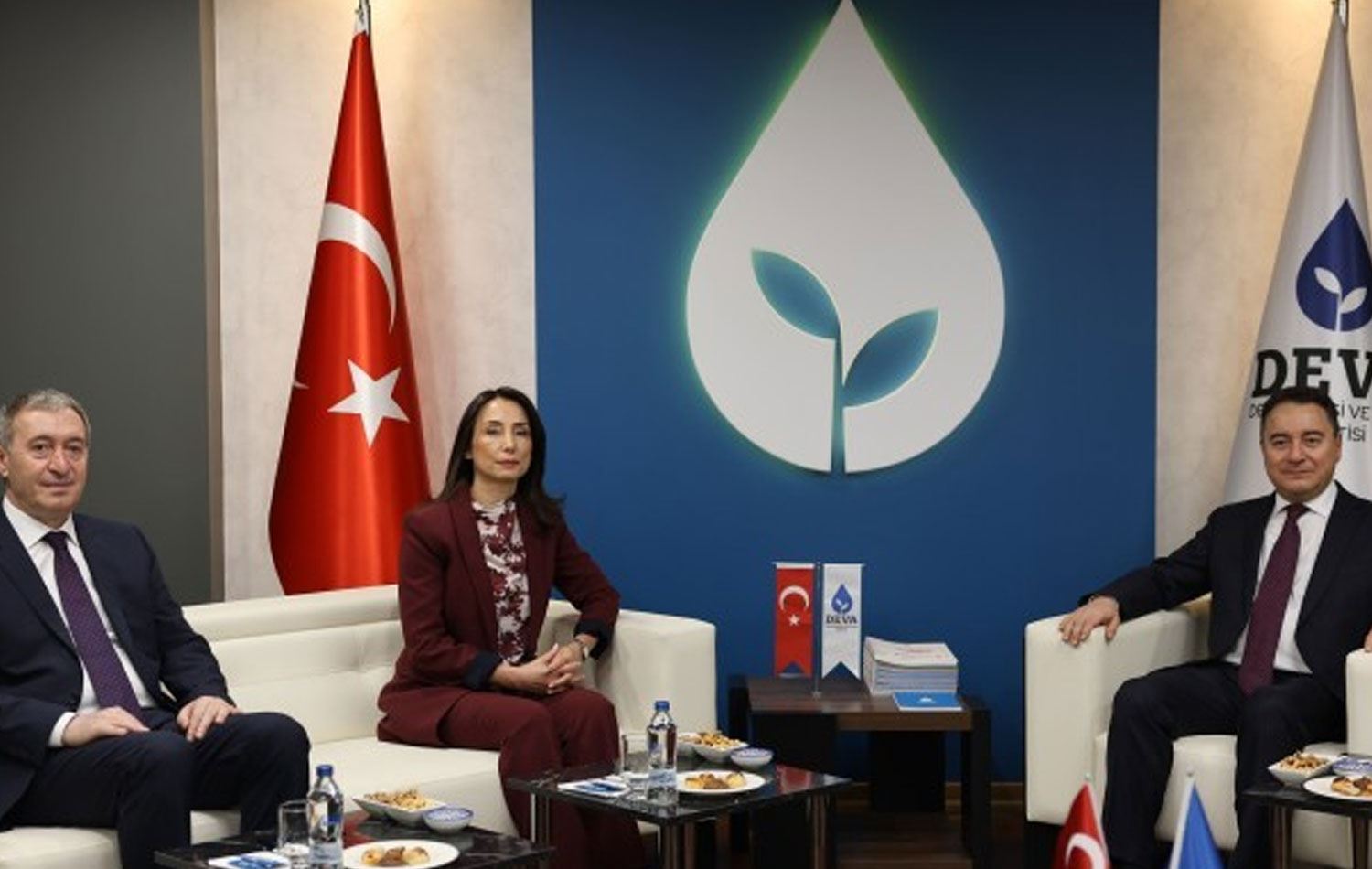 DEM Parti Eş Genel Başkanları Ali Babacan’la bir araya geldi. / Foto: Sosyal medya 