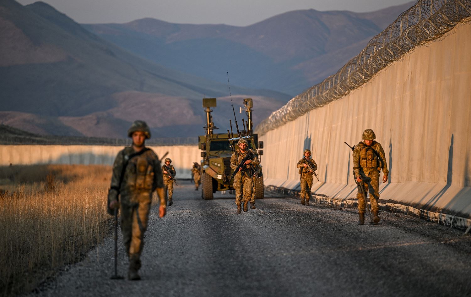 تركيا تعتزم تكثيف إجراءات الأمن على حدودها وعراقجي يتوجه إلى أنقرة الجمعة