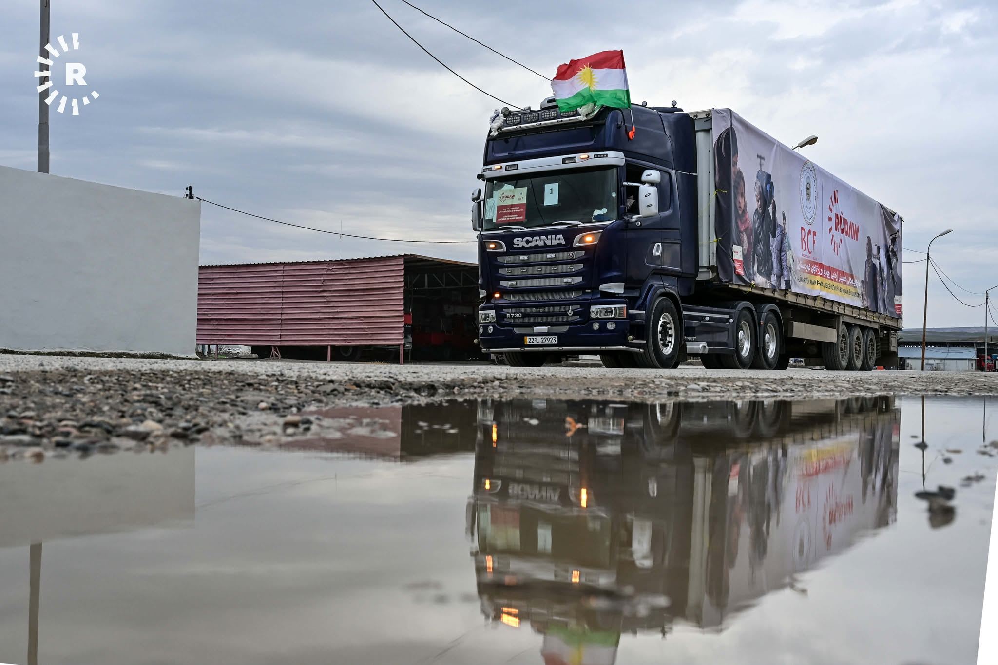 ساتی گەیشتنی یەکەم بارهەڵگری کەمپەینی رەنجی رووداو بە رۆژئاوای کوردستان، دواتر هاوکارییەکان لەلایەن دەزگای خێرخوازیی بارزانییەوە دابەش دەکرێن