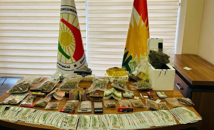 نموونەیەکی مادە هۆشبەرە دەستبەسەردا گیراوەکان.