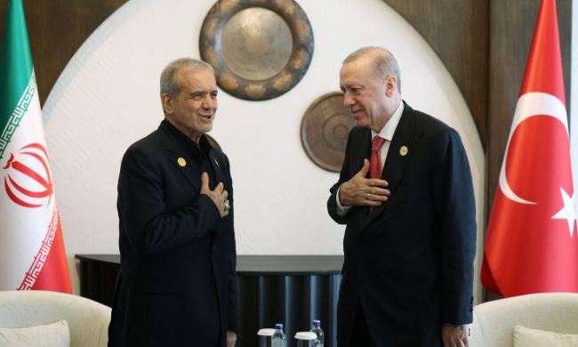 رەجەب تەیب ئەردۆغان، سەرۆککۆماری تورکیا و مەسعود پزیشکیان، سەرۆککۆماری ئێران