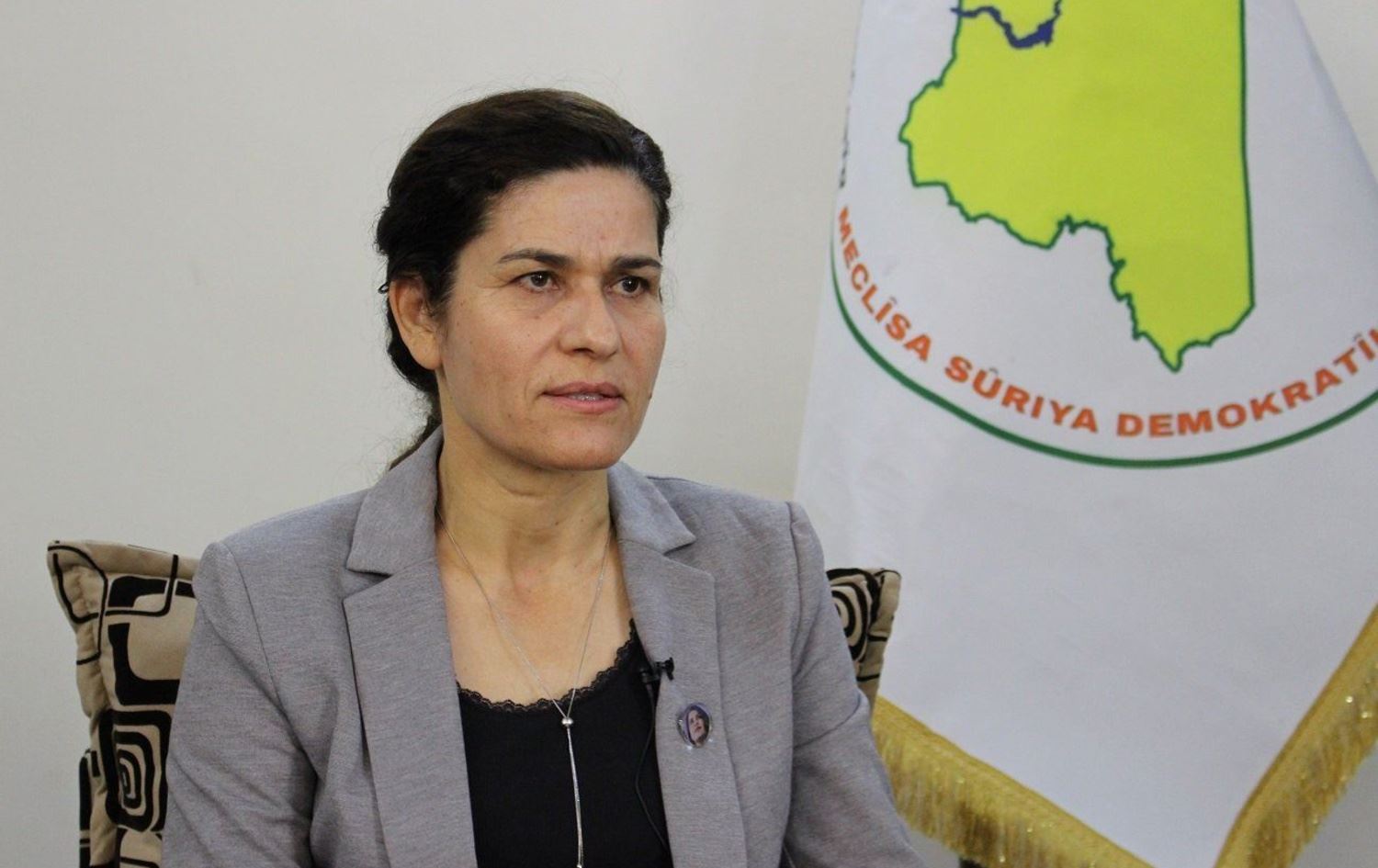 الرئيسة المشتركة لدائرة العلاقات الخارجية في الإدارة الذاتية إلهام أحمد