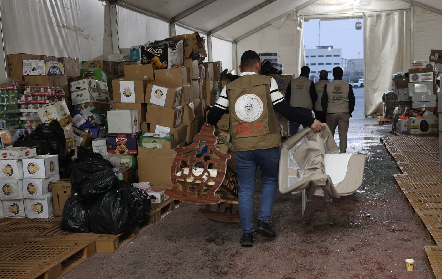 توزيع المساعدات