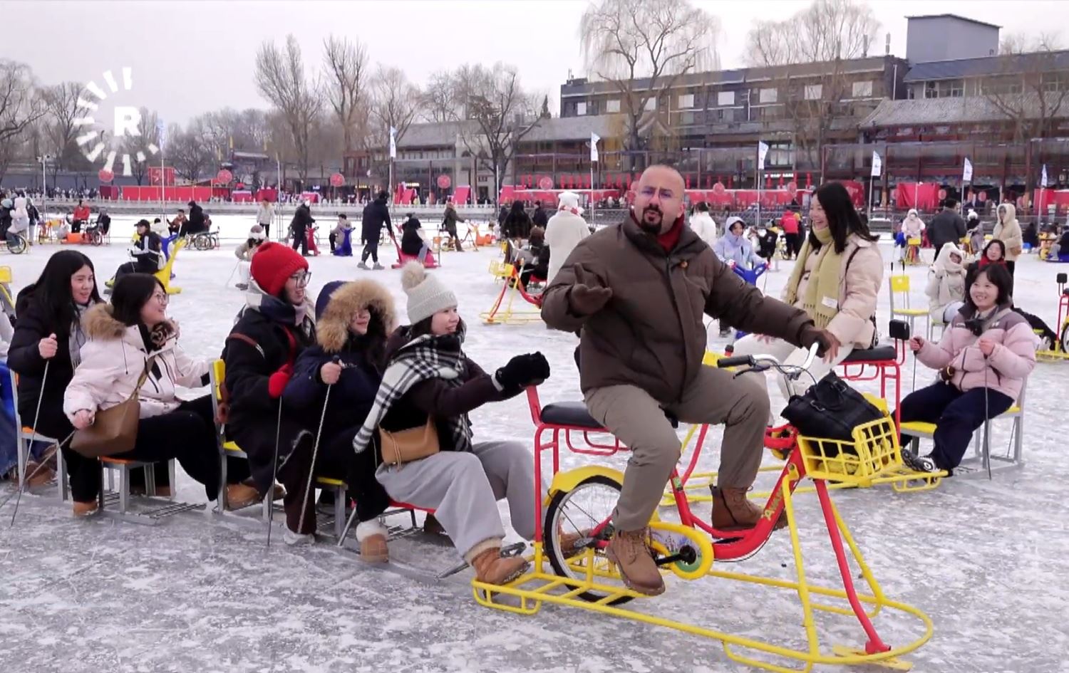 مراسل رووداو مع سائحين في بحيرة متجمدة ببكين 