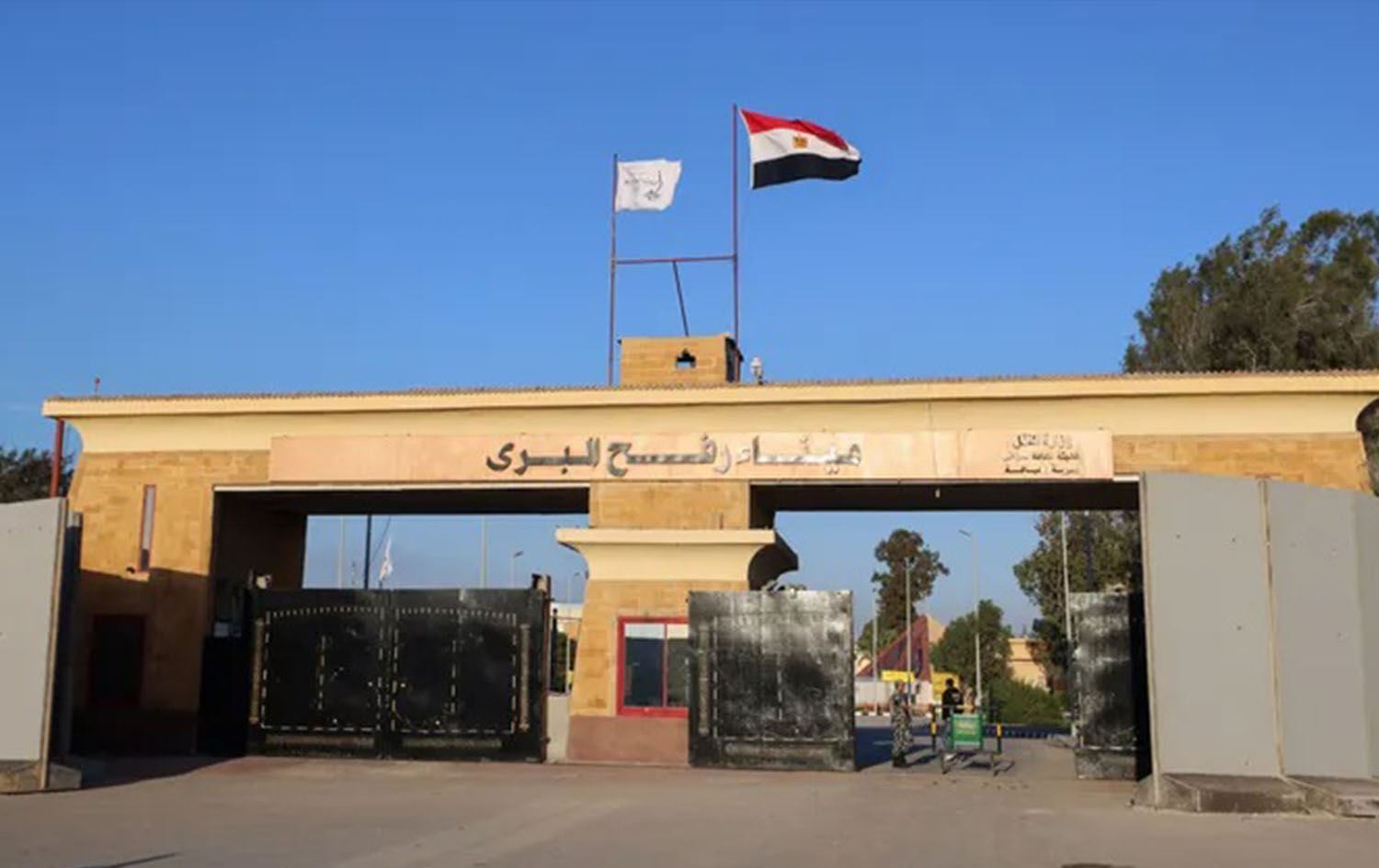 معبر رفح بين غزة ومصر