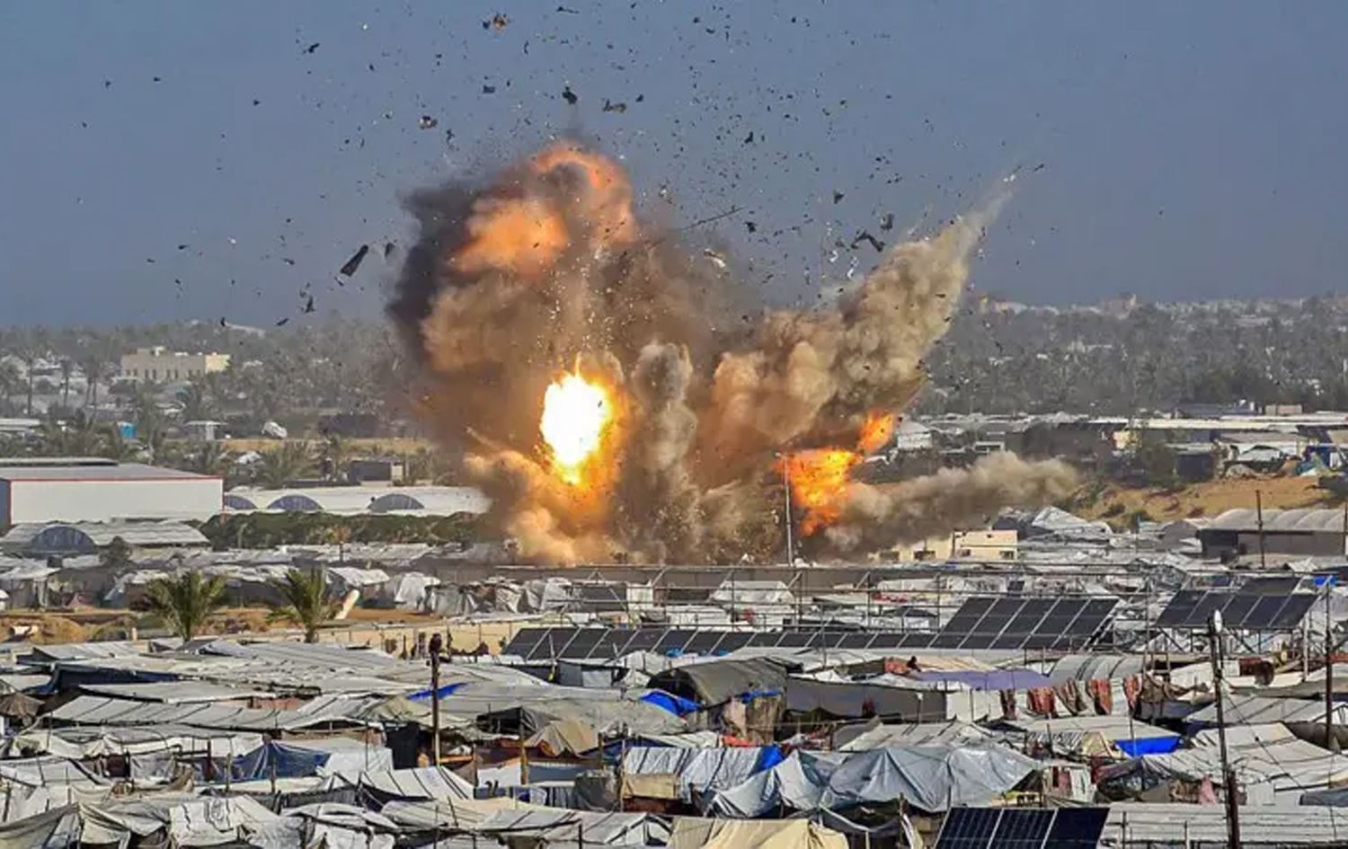 Îsraîl Xezeyê bombebaran kir: Herî kêm 32 kes hatin kuştin