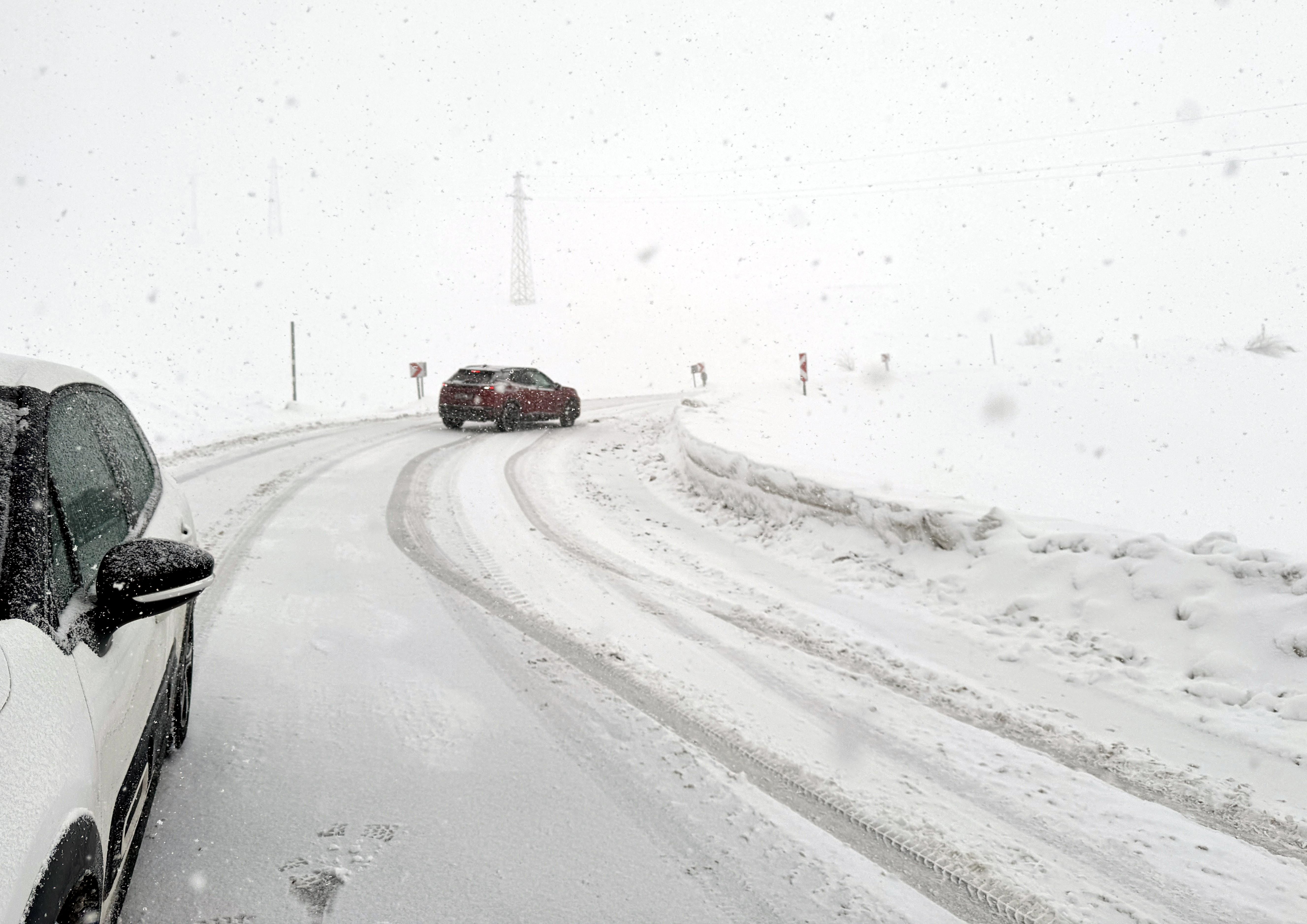 بەفربارین لە پارێزگای ئەردەخانی باکووری کوردستان. وێنە: AA