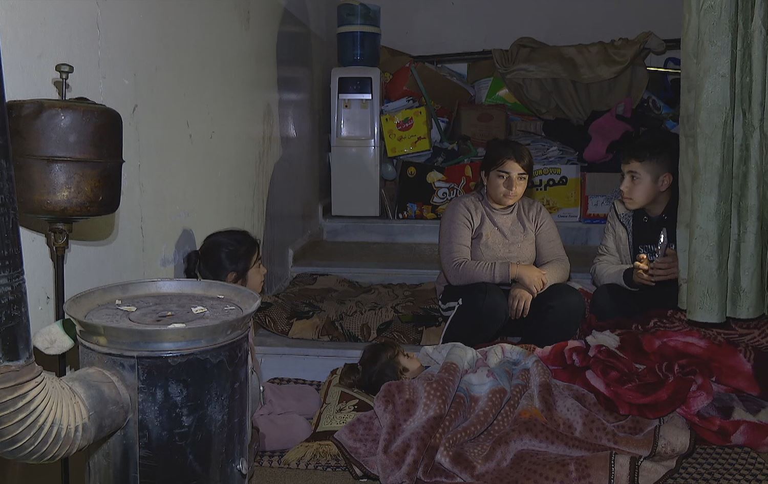 عائلة نازحة في قامشلو