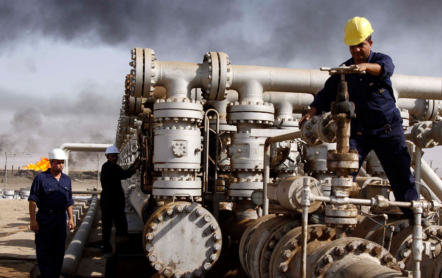  پاڵاوگەی نەوتی ڕومێلە لە زوبێر، لە نزیک شاری بەسرە لە عێراق. وێنەکە: AP