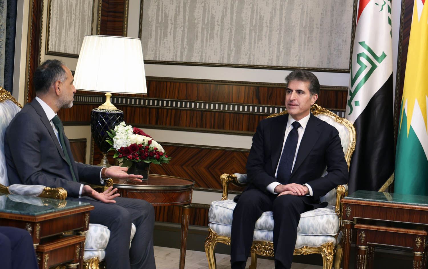 نێچيرڤان بارزانى، سه‌رۆكى هه‌رێمى كوردستان و ئيرفان سديق، باڵیۆزی بەریتانیا له‌ عێراق 