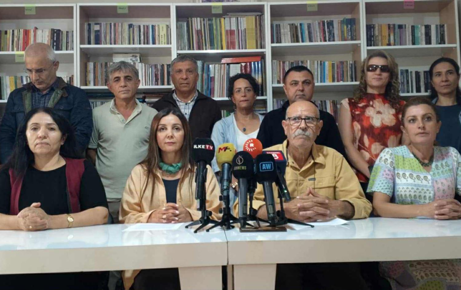 Kürt PEN, Kürt Edebiyatçılar Derneği ve YEW Kurd, Rojava’daki gelişmelere ilişkin ortak bir deklarasyon yayımladı