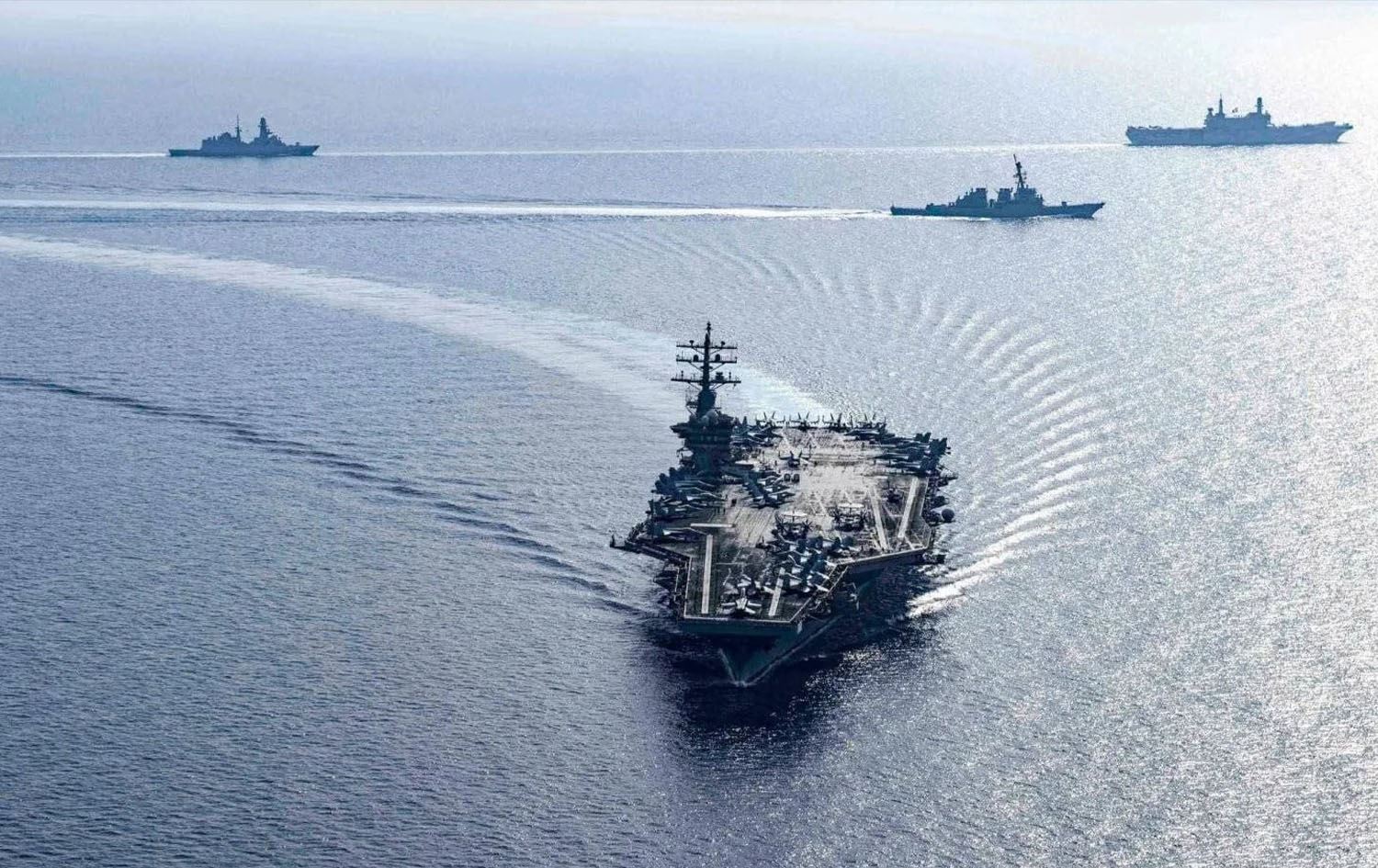 حمالة الطائرات الأميركية إبراهام لينكولن