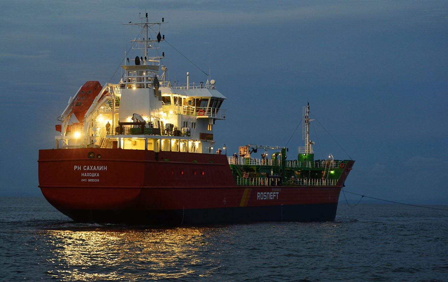 کەشتییەکی نەوتهەڵگری رۆستەنفتی رووسی. وێنە: Yuri Smityuk / TASS