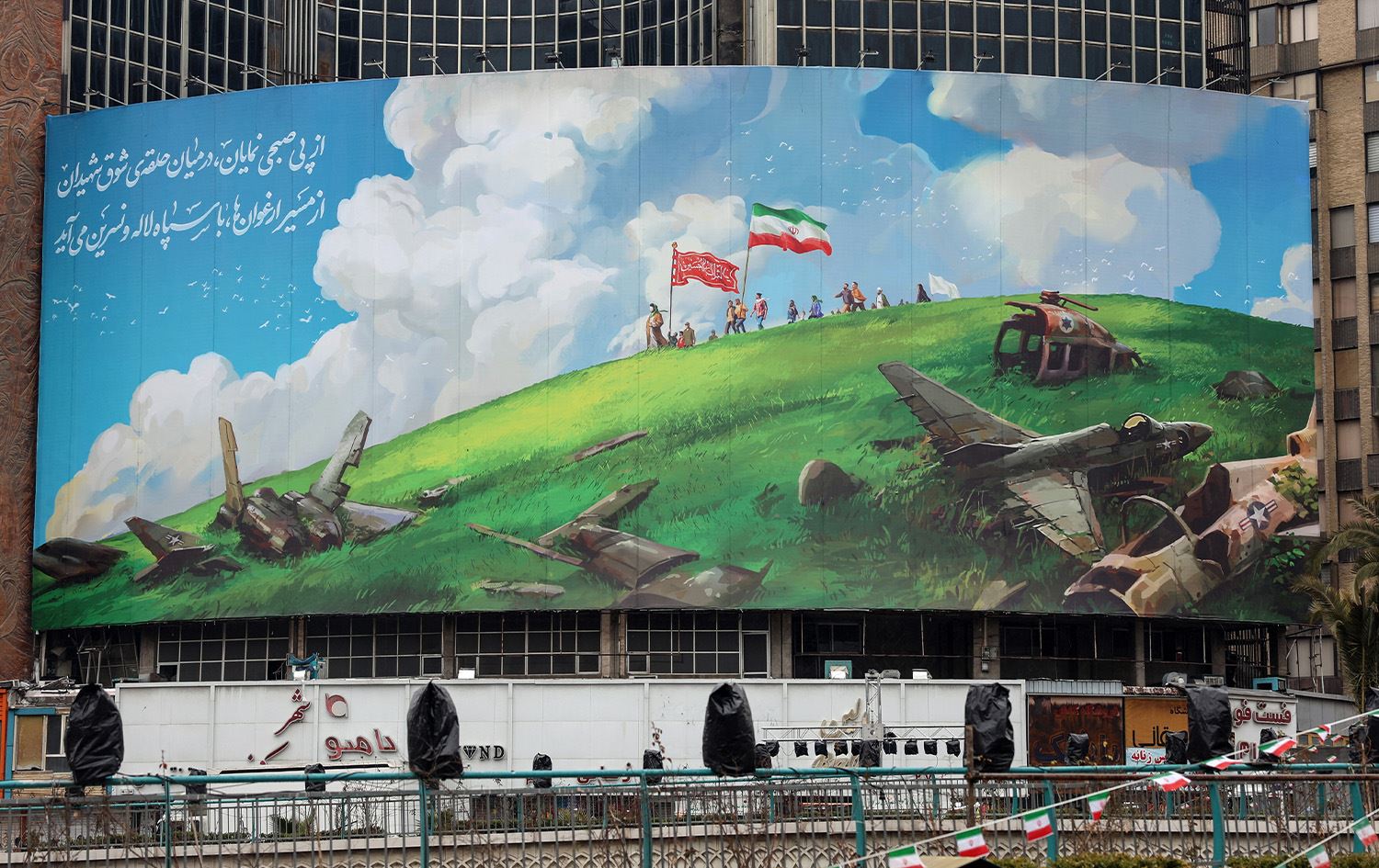 لوحة إعلانية مناهضة للولايات المتحدة بإحدى شوارع طهران