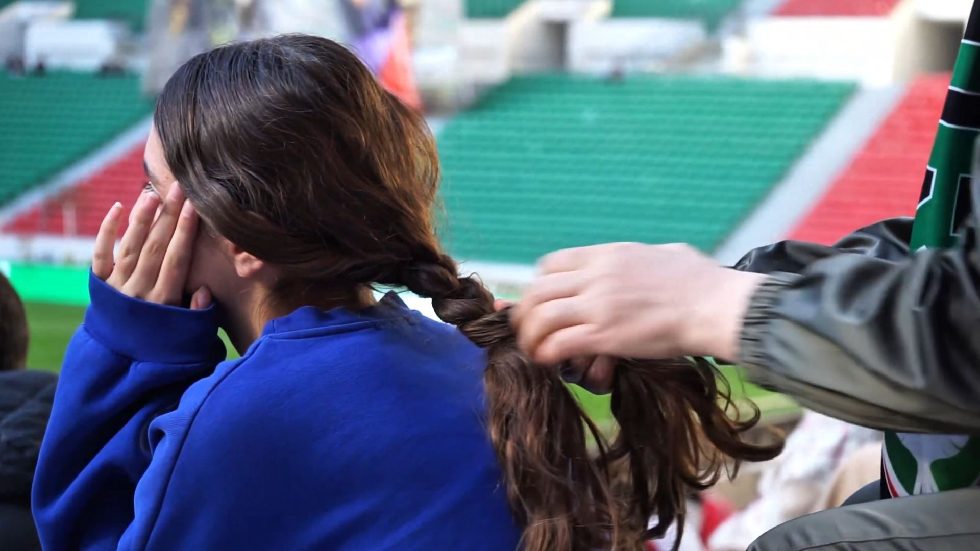 لە ئیزمیر خوێندکارێک بەهۆی ڤیدیۆی 'هۆنینەوەی پرچ' زیندانی دەکرێت