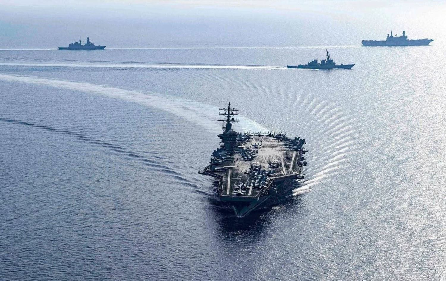 حاملة الطائرات الاميركية إبراهام لنكولن