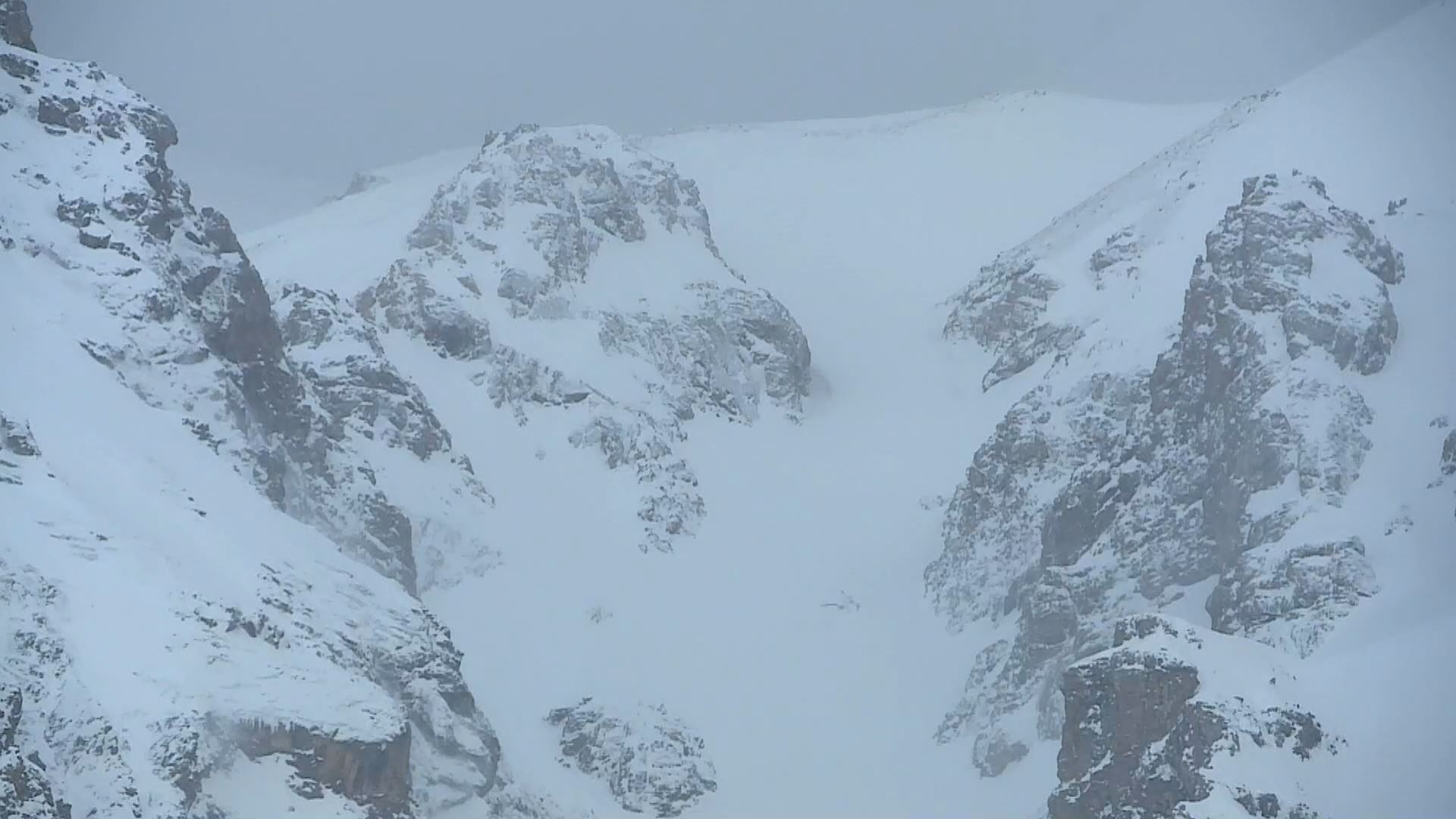 گەشتیاران لە ناوچە دوورەکانەوە سەردانی باڵەکایەتیی دەکەن بۆ بینینی بەفر.
