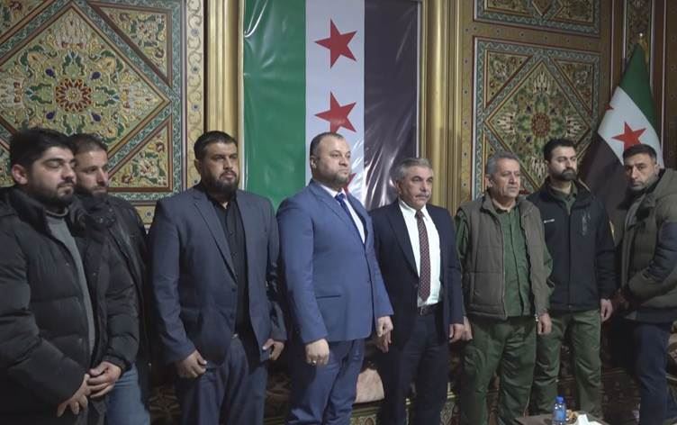 Haseke'ye giden heyet basına poz verdi. / Foto: Rûdaw 