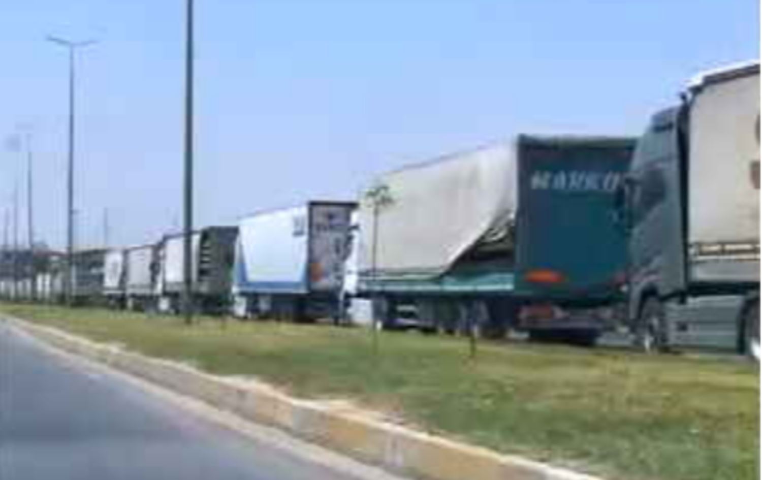 بازرگانێک: 70 هەزار کۆنتێنەر لە بەندەری ئوم قەسر گیریان خواردووە