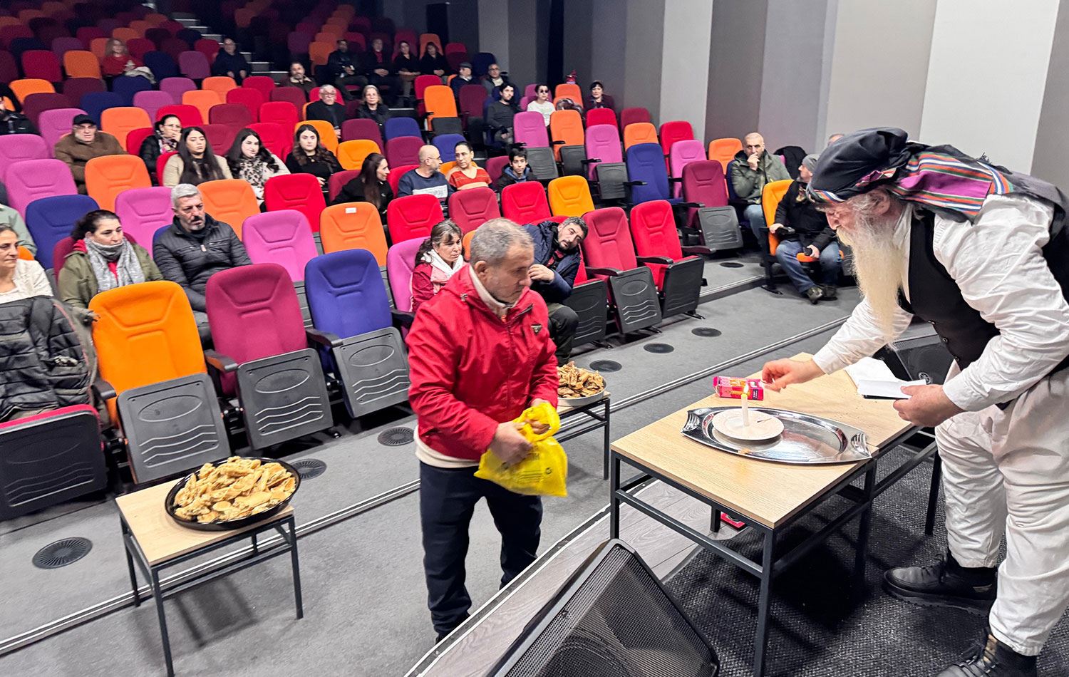 Kanserle mücadele eden Dilber Ozan için dayanışma konseri düzenlendi. / Foto: Ali Haydar 