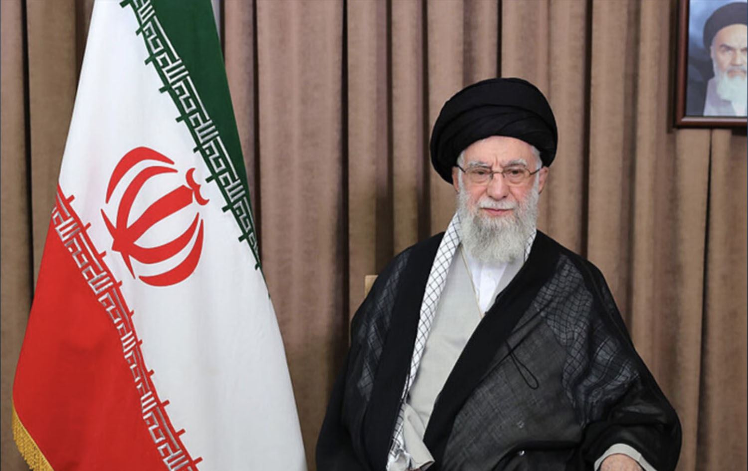 خامنئي يدعو الإيرانيين لـ "الصمود" ويحذر واشنطن: أي هجوم سيشعل حرباً إقليمية