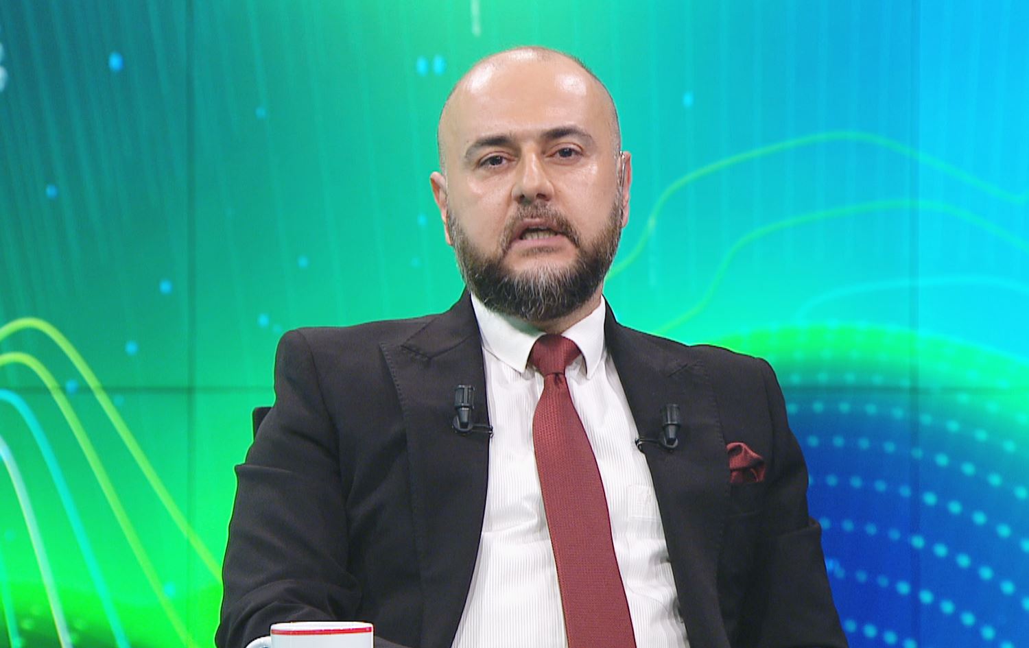 د. ئارام سەڵاح، پسپۆڕی حکومڕانیی تەندروستی