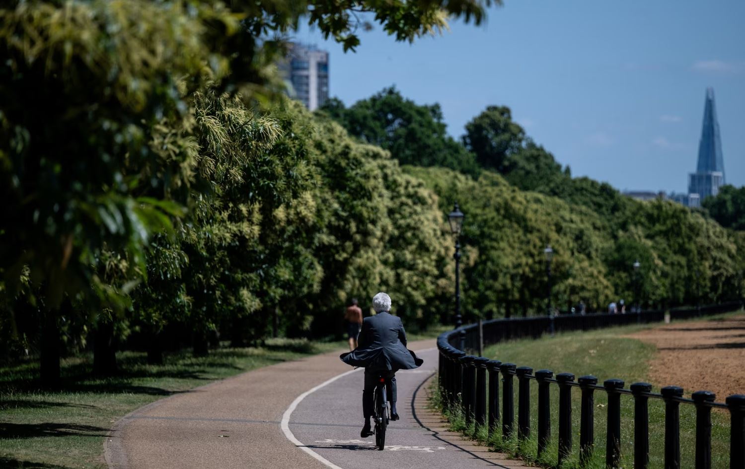 بەریتانیا یەکێک بوو لەو وڵاتانەی گەرمترین هاوینی بەڕێکرد. وێنە: Reuters