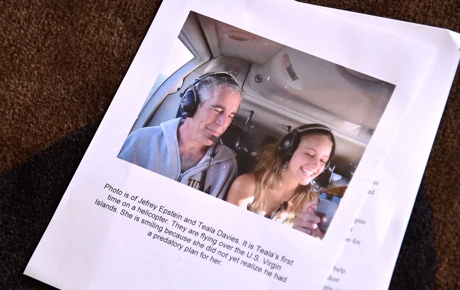 دۆسیە نوێیەکانی ئێپستین؛ دانانی کامێرای نهێنی بۆ هەڕەشەکردن لە ناوداران و دزەپێکردنی زانیاریی نهێنیی بەریتانیا