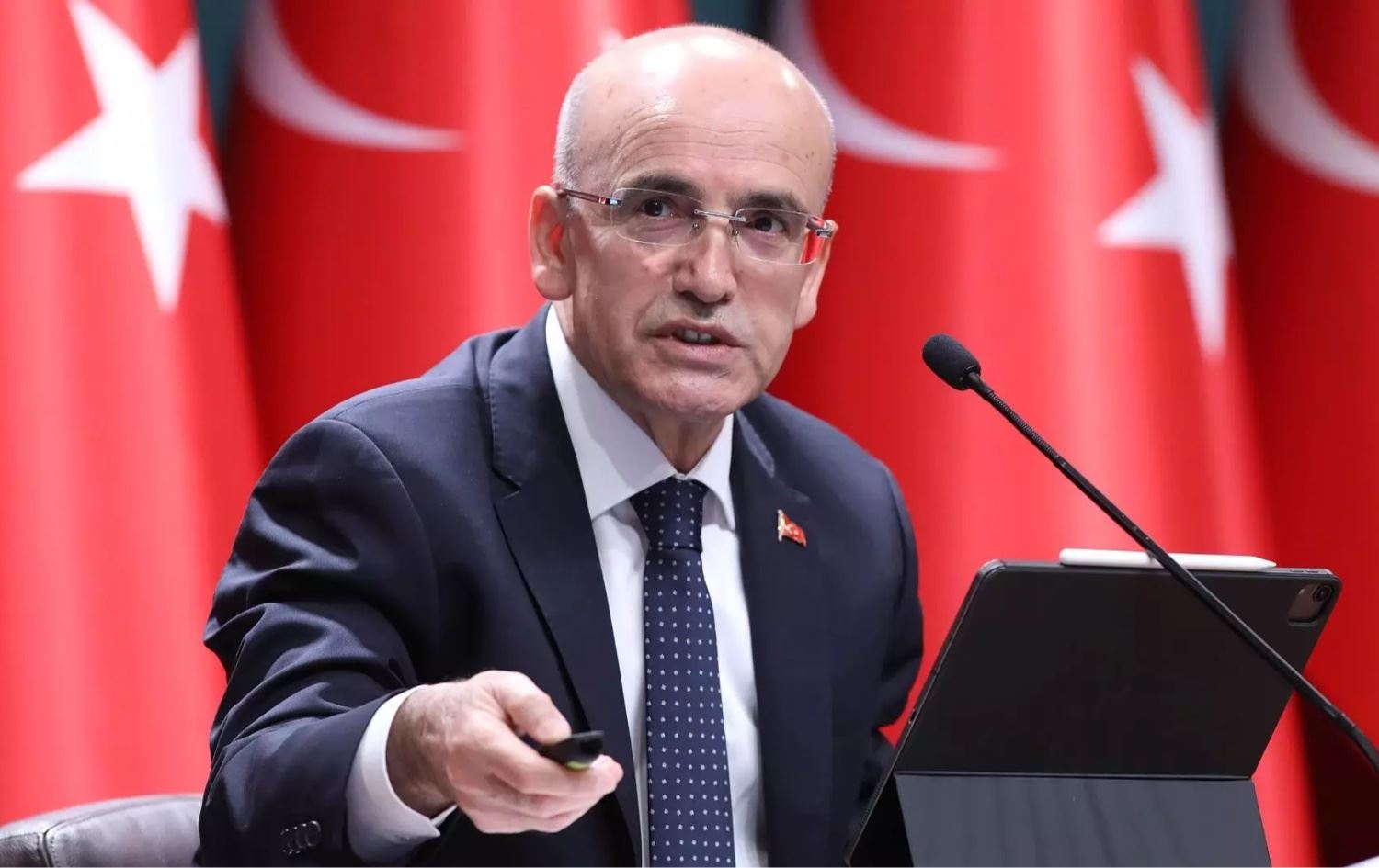 محەممەد شیمشەک، وەزیری گەنجینە و دارایی تورکیا